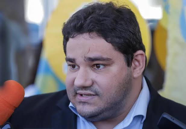 Prefeito de Cocal da Estação Cristiano Brito