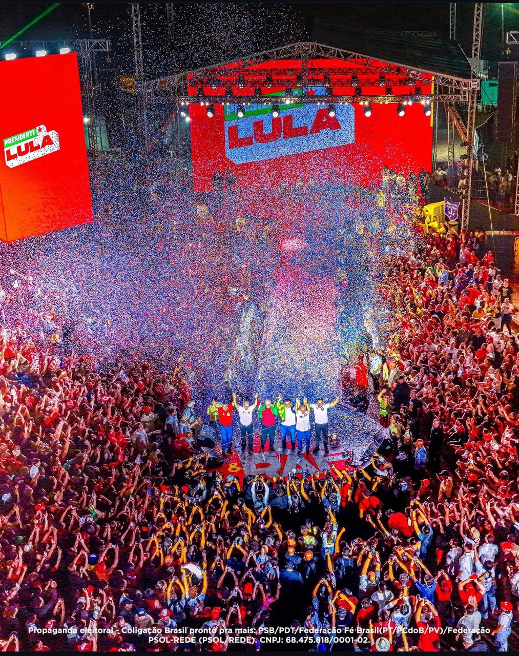 Apoiadores em evento de Lula na Arena Cahoo em Teresina