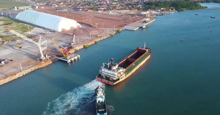 Embarcação no Porto de Luiz Correia